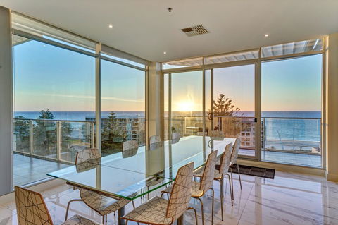 Glenelg Skyline Beachfront Penthouse, Adelaide - Accommodation Burleigh 10