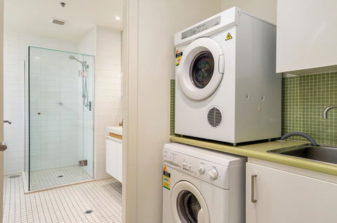 Glenelg Skyline Beachfront Penthouse, Adelaide - Accommodation Burleigh 20