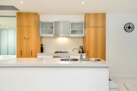 Glenelg Skyline Beachfront Penthouse, Adelaide - Accommodation Burleigh 8