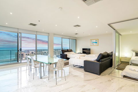 Glenelg Skyline Beachfront Penthouse, Adelaide - Accommodation Burleigh 11