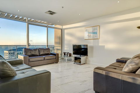 Glenelg Skyline Beachfront Penthouse, Adelaide - Accommodation Burleigh 12