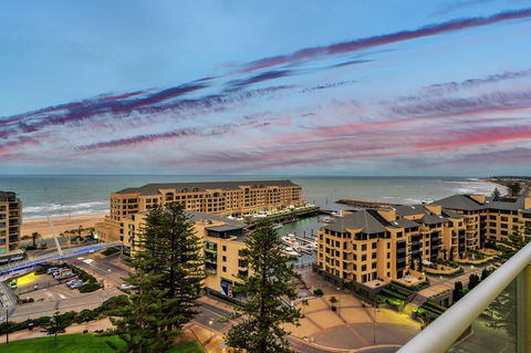Glenelg Skyline Beachfront Penthouse, Adelaide - Accommodation Burleigh 0