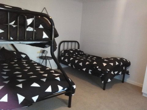 Hilltop Escape - Accommodation Burleigh 15