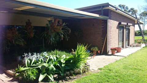 Hilltop Escape - Accommodation Burleigh 10
