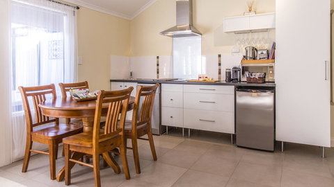 One Tree Bed And Breakfast - Accommodation Burleigh 18