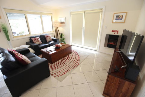 One Tree Bed And Breakfast - Accommodation Burleigh 11