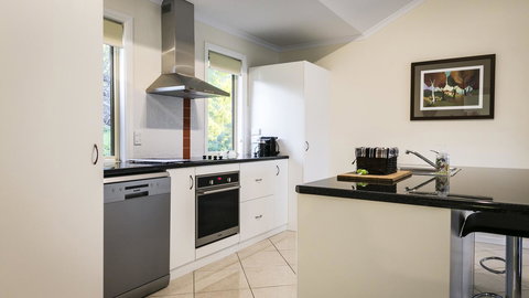 One Tree Bed And Breakfast - Accommodation Burleigh 7