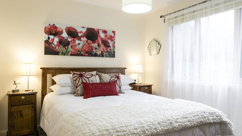 One Tree Bed And Breakfast - Accommodation Burleigh 2