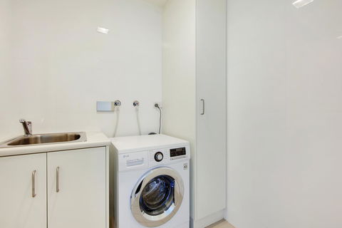 Executive Suite, Incredible Views Of City - Accommodation Burleigh 10