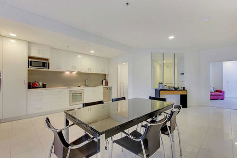 Executive Suite, Incredible Views Of City - Accommodation Burleigh 3