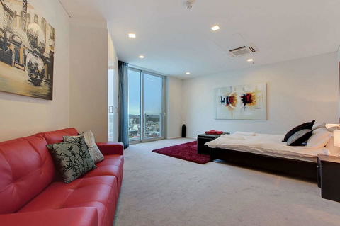 Executive Suite, Incredible Views Of City - Accommodation Burleigh 6