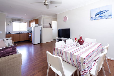 Aurora Holiday Apartment @West Beach - Accommodation Burleigh 0