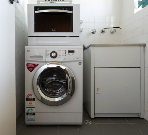 Aurora Holiday Apartment @West Beach - Accommodation Burleigh 25