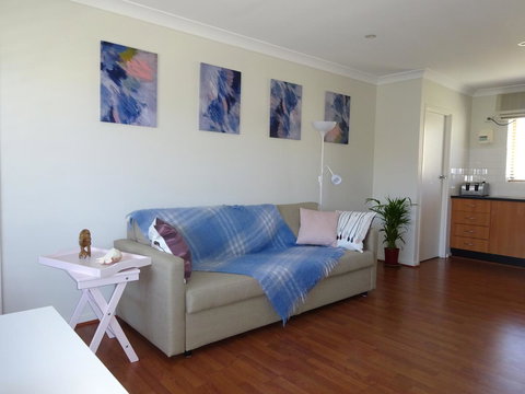 Aurora Holiday Apartment @West Beach - Accommodation Burleigh 2