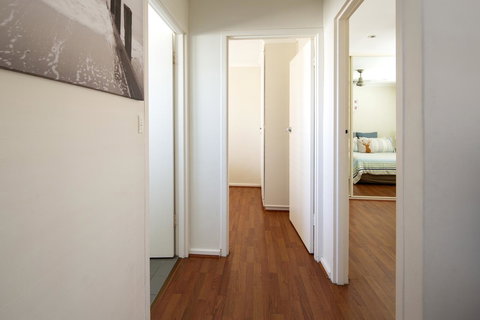 Aurora Holiday Apartment @West Beach - Accommodation Burleigh 5