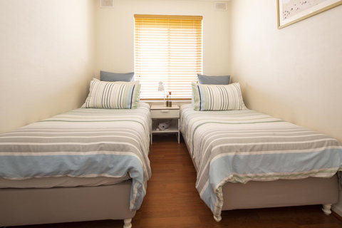 Aurora Holiday Apartment @West Beach - Accommodation Burleigh 7