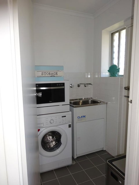 Aurora Holiday Apartment @West Beach - Accommodation Burleigh 24