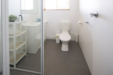 Aurora Holiday Apartment @West Beach - Accommodation Burleigh 22