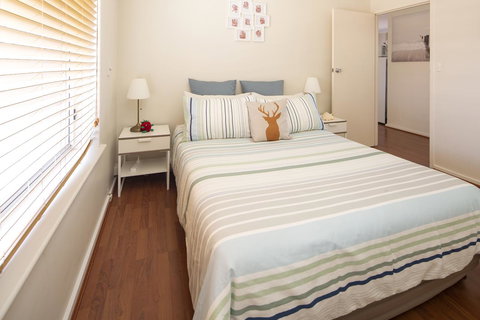 Aurora Holiday Apartment @West Beach - Accommodation Burleigh 6