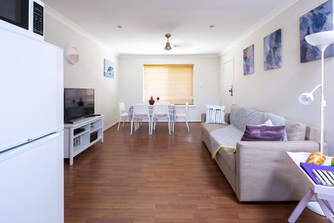 Aurora Holiday Apartment @West Beach - Accommodation Burleigh 3