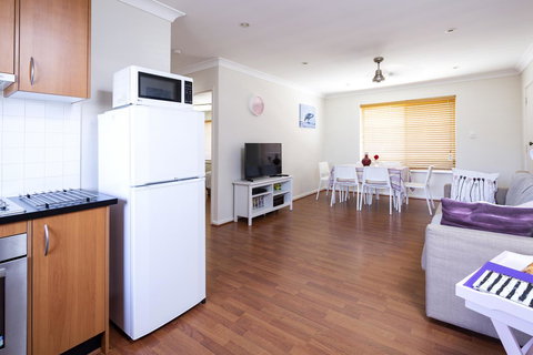 Aurora Holiday Apartment @West Beach - Accommodation Burleigh 1