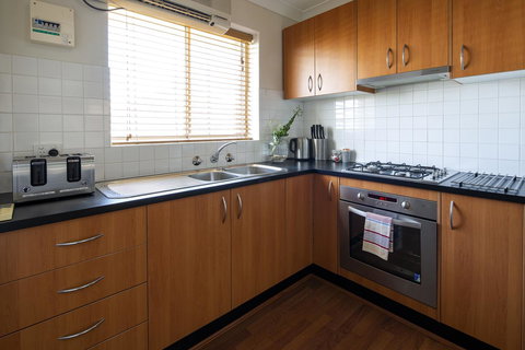 Aurora Holiday Apartment @West Beach - Accommodation Burleigh 20