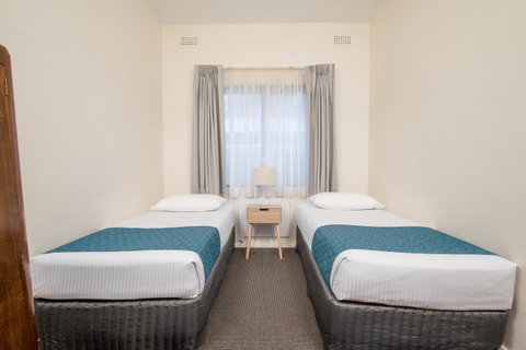 Greenways Apartments - Accommodation Burleigh 2