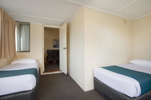Greenways Apartments - Accommodation Burleigh 8