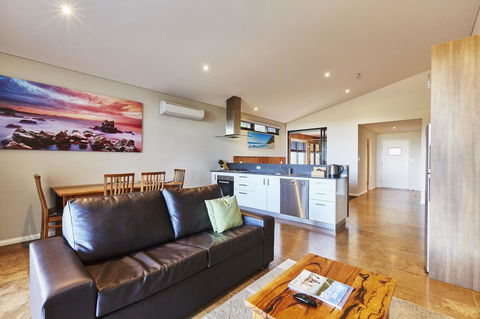 Eight Willows Retreat - Accommodation Burleigh 34