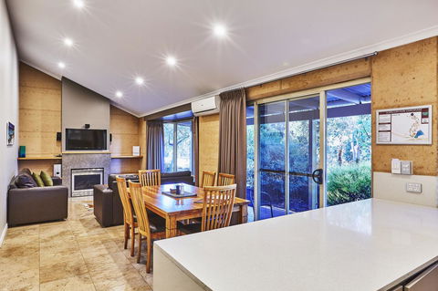 Eight Willows Retreat - Accommodation Burleigh 11