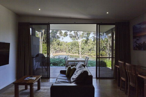 Eight Willows Retreat - Accommodation Burleigh 5