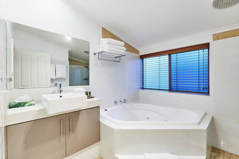 Eight Willows Retreat - Accommodation Burleigh 17