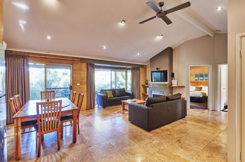 Eight Willows Retreat - Accommodation Burleigh 1