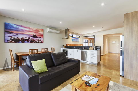 Eight Willows Retreat - Accommodation Burleigh 8