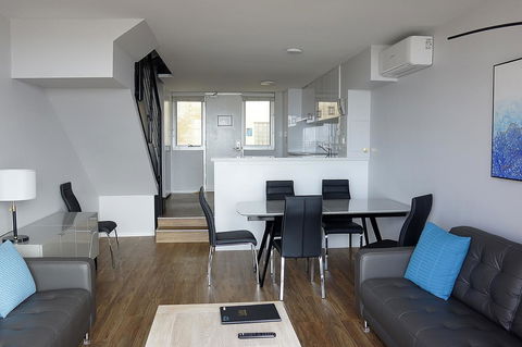 Oceanside 23 - Accommodation Burleigh 5