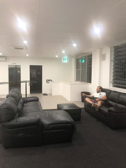 Perth City Backpackers Hostel - Note - Valid Passport Required To Check In - Accommodation Burleigh 12