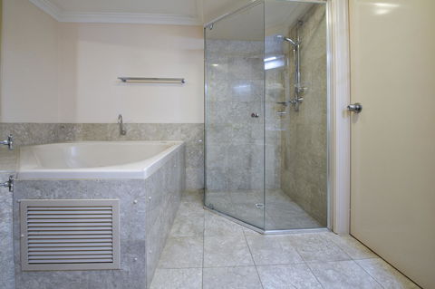 Abbey Beach Resort - Accommodation Burleigh 25