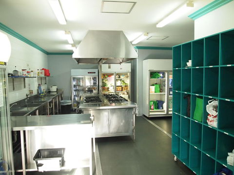 The Emperors Crown Hostel - Accommodation Burleigh 42