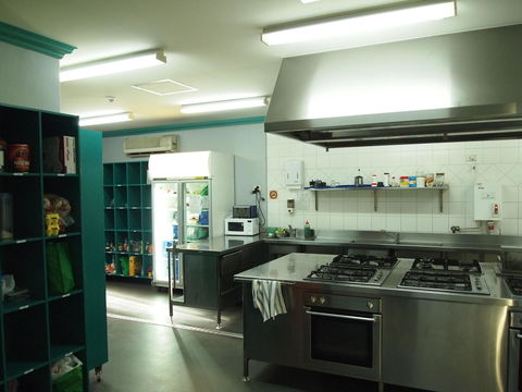 The Emperors Crown Hostel - Accommodation Burleigh 41