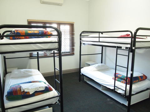 The Emperors Crown Hostel - Accommodation Burleigh 21