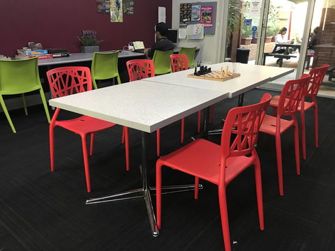 The Emperors Crown Hostel - Accommodation Burleigh 3