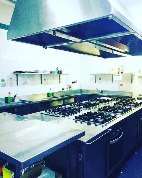 The Emperors Crown Hostel - Accommodation Burleigh 14