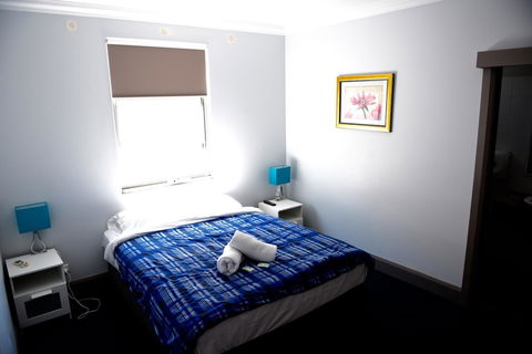 The Emperors Crown Hostel - Accommodation Burleigh 29