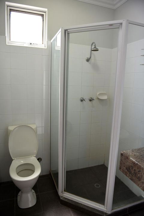 The Emperors Crown Hostel - Accommodation Burleigh 31