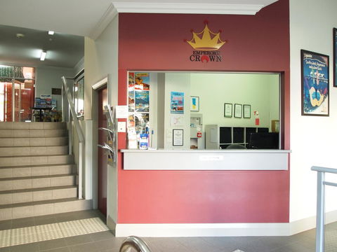 The Emperors Crown Hostel - Accommodation Burleigh 15