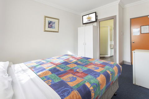 The Emperors Crown Hostel - Accommodation Burleigh 23