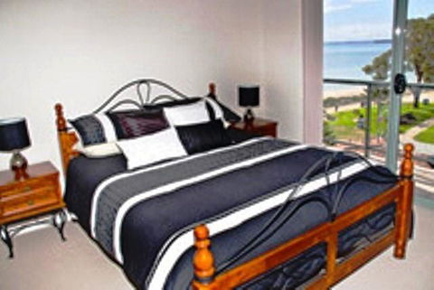 Boardwalk By The Beach - Accommodation Burleigh 9