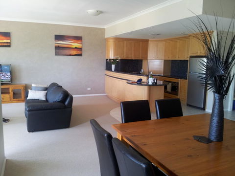 Boardwalk By The Beach - Accommodation Burleigh 1