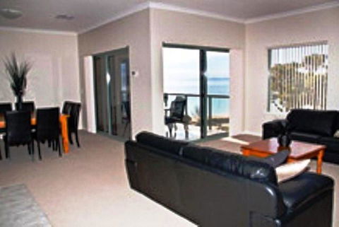 Boardwalk By The Beach - Accommodation Burleigh 7