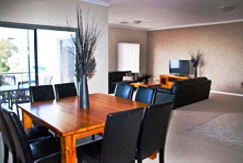 Boardwalk By The Beach - Accommodation Burleigh 6